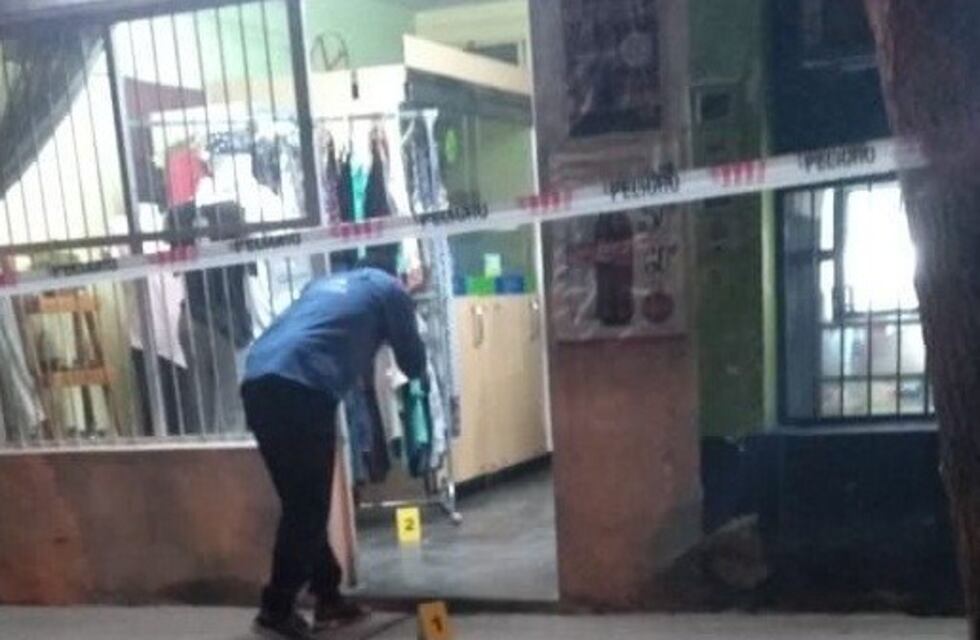 Kiosquero quiso evitar un robo y recibió un disparo en el abdomen
