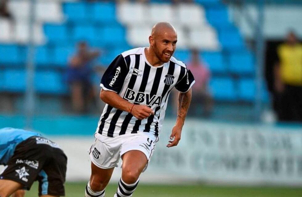 Junior Arias pide titularidad  en las redes