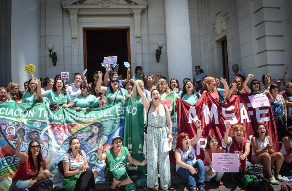 Santa Fe otorgará licencia a las estatales en caso de ser víctimas de violencia de género