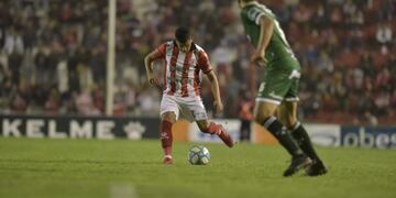 Las apariciones de Damián Arce con su talento\u002E De lo mejor del equipo Albirrojo, que empezó mal\u002E