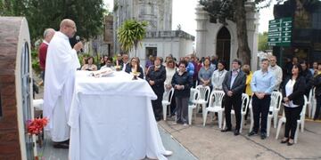 Se oficio la Misa por el Día de las Madres en el cementerio\u002E (Prensa Municipalidad de Resistencia)