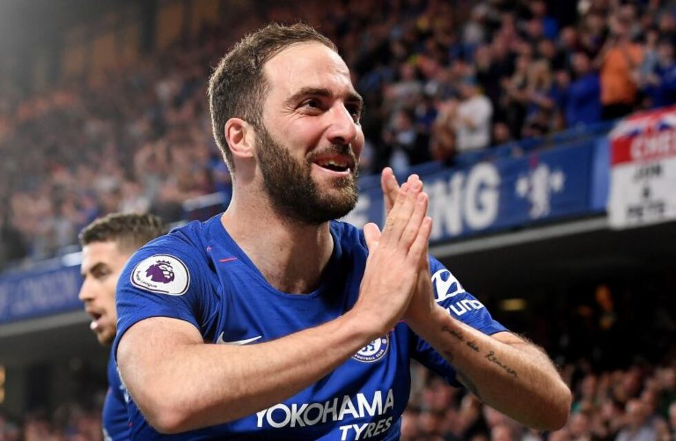 El Pipita Higuaín se disfrazó de Elvis Presley y la rompió bailando