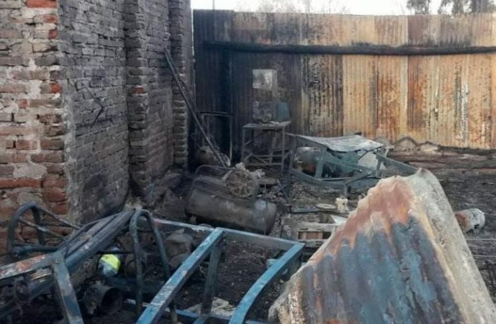 Piden ayuda para una familia de carpinteros que perdió todo en un incendio