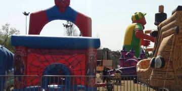 Parque de diversiones inflable en el Parque de las Naciones\u002E