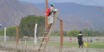 Marquitos relatando un partido en Cafayate, Salta (DEPO)