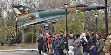 Piedra Buena: inauguraron monumento donde se instaló un avión Mirage