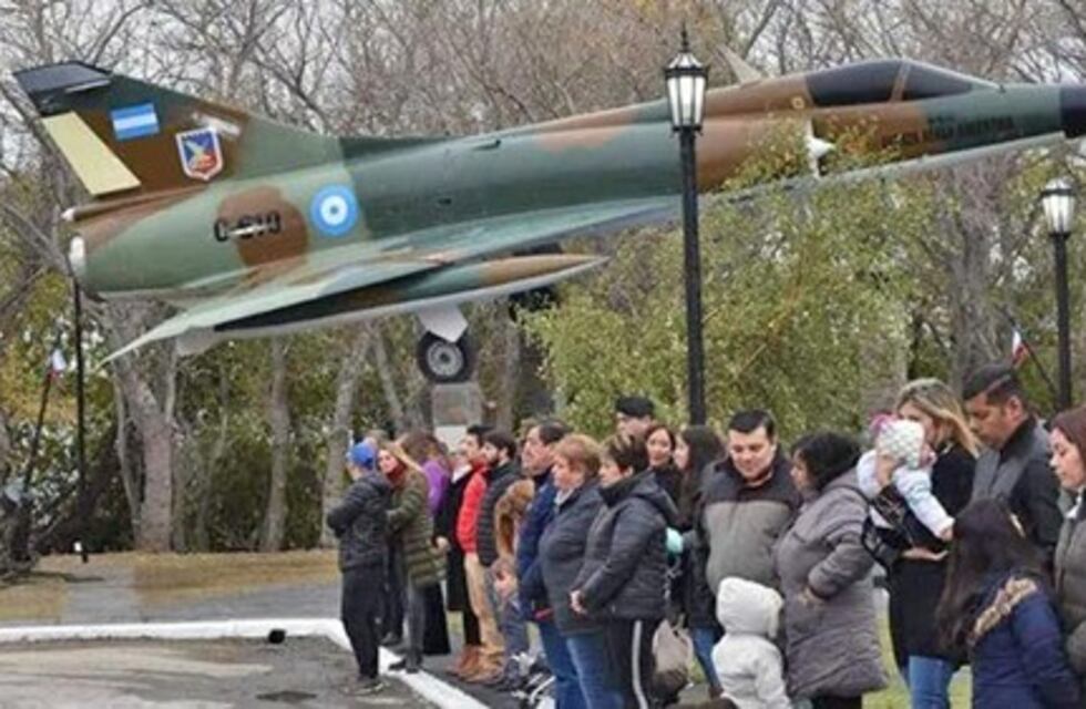 Piedra Buena: inauguraron monumento donde se instaló un avión Mirage