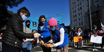 Organizaciones sociales marchan en la 9 de Julio \