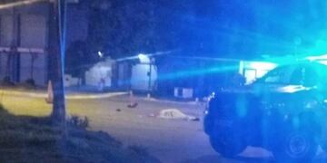 Buscan al conductor de un automovil que chocó y mató a un motociclista (0223)