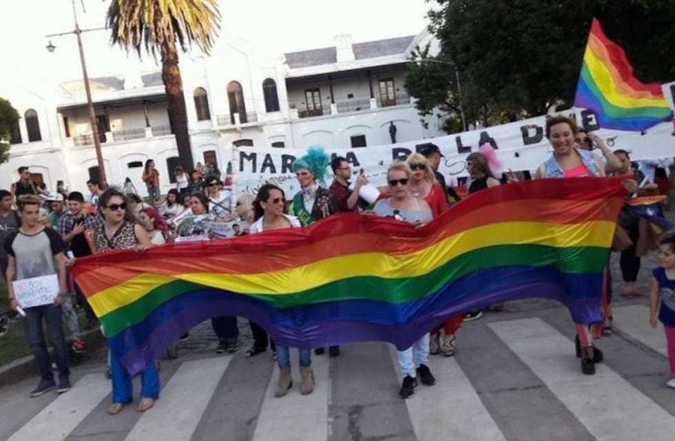 La Legislatura dio media sanción al proyecto de cupo laboral trans