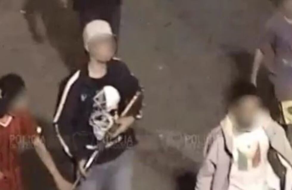 Seis adolescentes con una escopeta intentaron robarle a un hombre en Bajo Flores