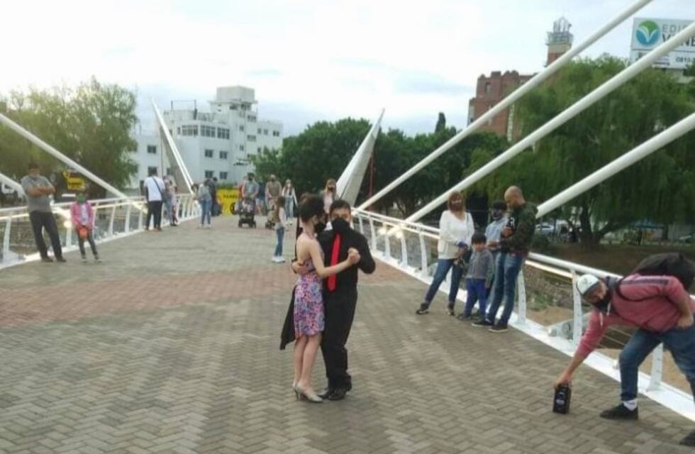 A puro color, música y danza: así se prepara Carlos Paz "para la llegada de los turistas"