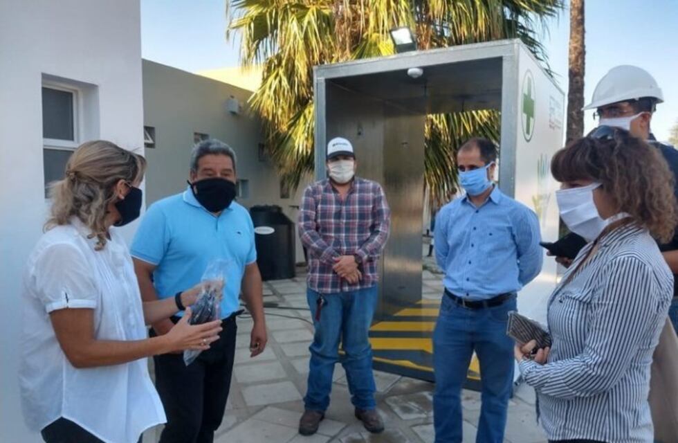 Instalaron una cabina sanitizante en el Hospital "Carlos Malbrán"