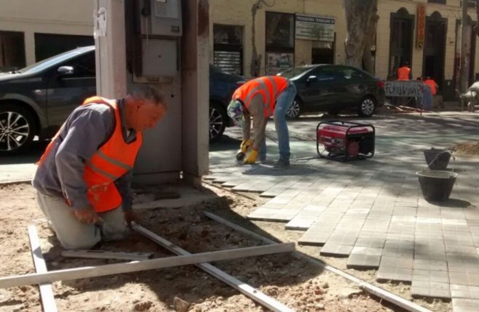 Se fracturó una pierna por una baldosa floja y ahora el municipio deberá pagarle 100 mil pesos