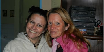 Reencuentro. Cristina y Julia, felices, el du00eda que se vieron las caras por primera vez.