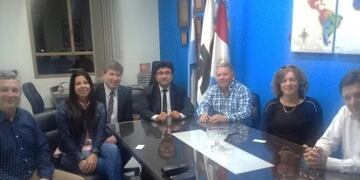 Gustavo Benedetti y equipo en la visita a la UTN San Francisco