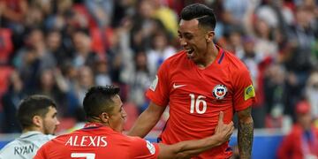 Chile's forward Martin Rodriguez (R) celebrates with Chile's forward Alexis Sanchez after scoring during the 2017 Confederations Cup group B football match between Chile and Australia at the Spartak Stadium in Moscow on June 25, 2017\u002E / AFP PHOTO / Yuri KADOBNOV