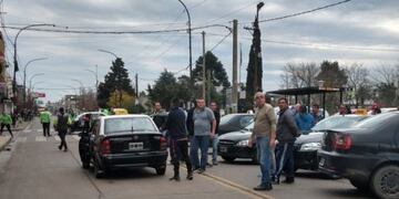 Taxistas reclamaron en Berisso por más seguridad tras sufrir dos violentos asaltos