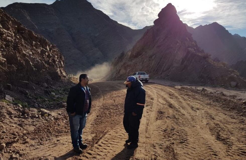 Avanzan obras viales en camino a Pircas Negras