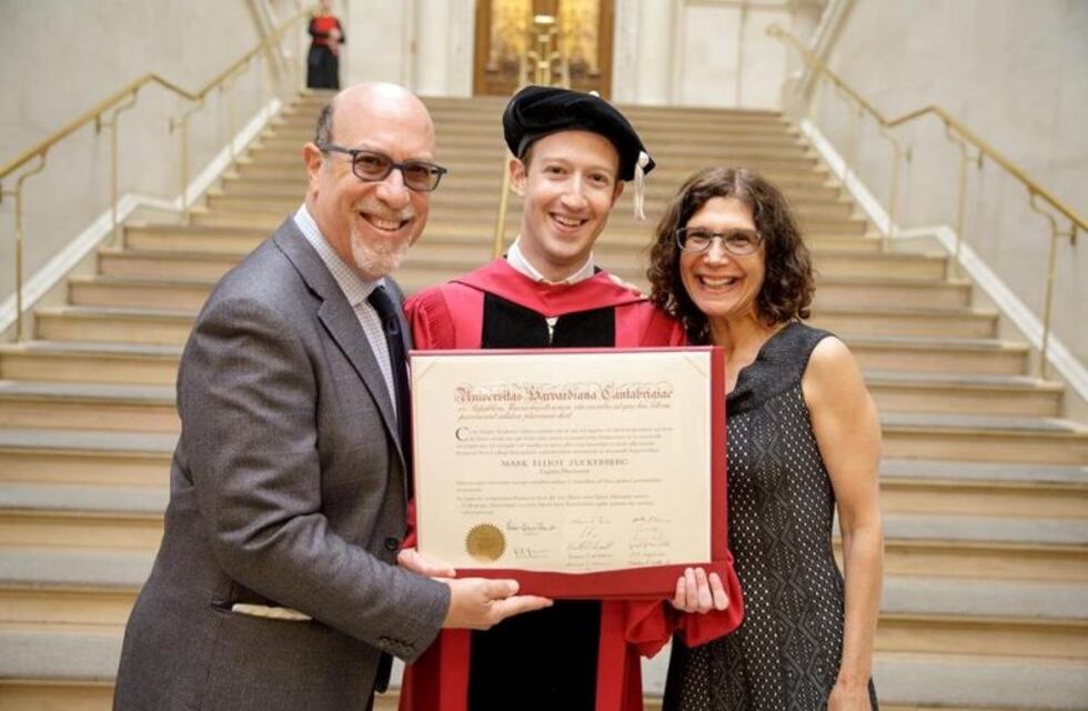 En Harvard, Zuckerberg pidió crear un mundo con un propósito