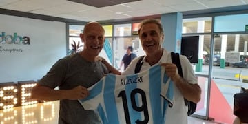 Unidos por la celeste y blanca\u002E El Cocayo y el Cabezón compartieron los colores en la Selección en los '80\u002E