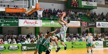 Atenas venció a Estudiantes y metió su primera victoria en la Liga