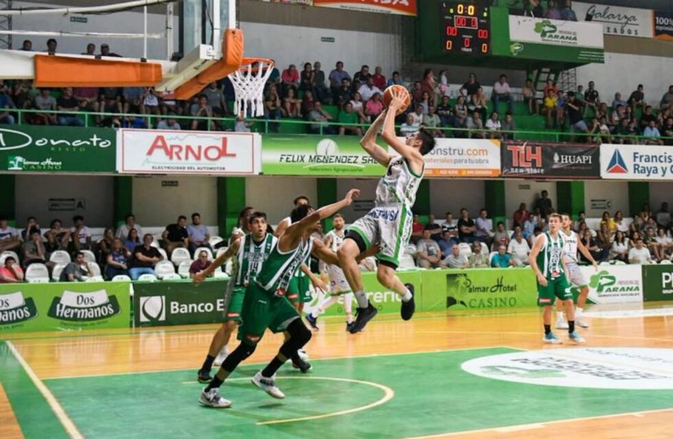 Atenas venció a Estudiantes y metió su primera victoria en la Liga