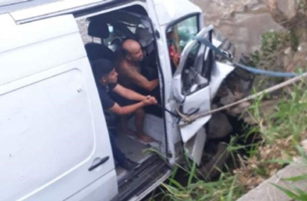 Músicos de Damián Córdoba terminaron heridos porque volcó la combi en la que viajaban