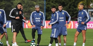 Scaloni prepara la lista de la Selección con Messi y Agüero