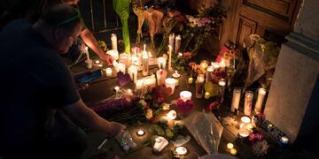 Two men light candles at a makeshift memorial as they take part of a candle lit vigil in honor of those who lost their lives or were wounded in a shooting in Dayton, Ohio on August 4, 2019\u002E - The United States mourned Sunday for victims of two mass shootings that killed 29 people in less than 24 hours as debate raged over whether President Donald Trump's rhetoric was partly to blame for surging gun violence\u002E The rampages turned innocent snippets of everyday life into nightmares of bloodshed: 20 people were shot dead while shopping at a crowded Walmart in El Paso, Texas on Saturday morning, and nine more outside a bar in a popular nightlife district in Dayton, Ohio just 13 hours later\u002E (Photo by Megan JELINGER / AFP)