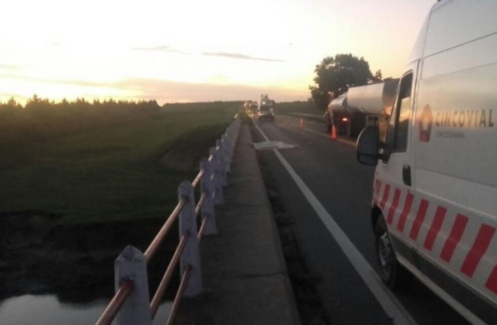 Un camión atropelló y mató a un adolescente en la A012