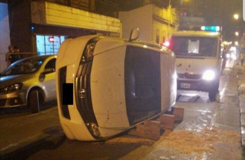 Detienen al conductor que volcó en Paraná por agresiones previas
