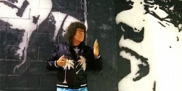 La Mona Jiménez conoció el mural y se sacó fotos con los autores\u002E Una pinturita\u002E