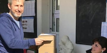 Rogelio Frigerio - Votó en Villa Paranacito\nCrédito: Facebook