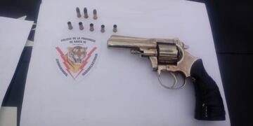 La policía informó que el sospechoso llevaba un revólver calibre 22\u002E (@minsegsf)