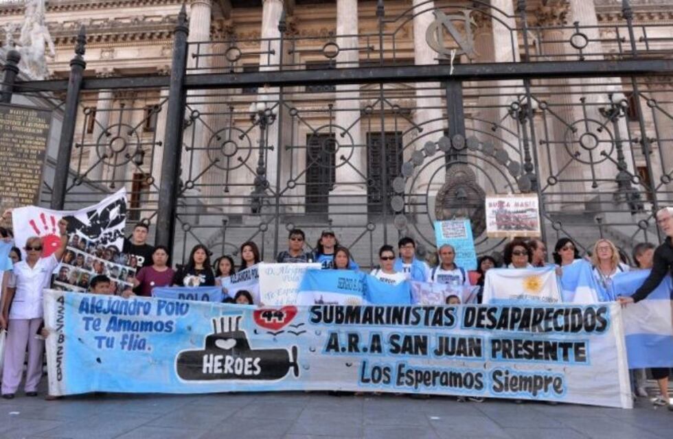 "Todos los días esperamos que encuentren el submarino", dijo el padre de un tripulante