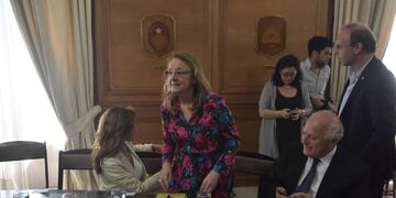 DYN28, BUENOS AIRES, 20/12/2013, ENCABEZADOS POR ROGELIO FRIGERIO SE REUNIERON FUNCIONARIOS NACIONALES Y GOBERNADORES PARA LLEGAR A UN ACUERDO EN LA REFORMA DEL IMPUESTO A LAS GANANCIAS DESPUu00c9S DEL CONVENIO EN QUE SE LLEGu00d3 ENTRE LA ADMINISTRACIu00d3N CENTRAL Y LA CGT. FOTO:DYN/LUCIANO THIEBERTGER. buenos aires alicia kirchner reunion gobernadores impuesto a las ganancias reunion gobierno gobernadores provinciales