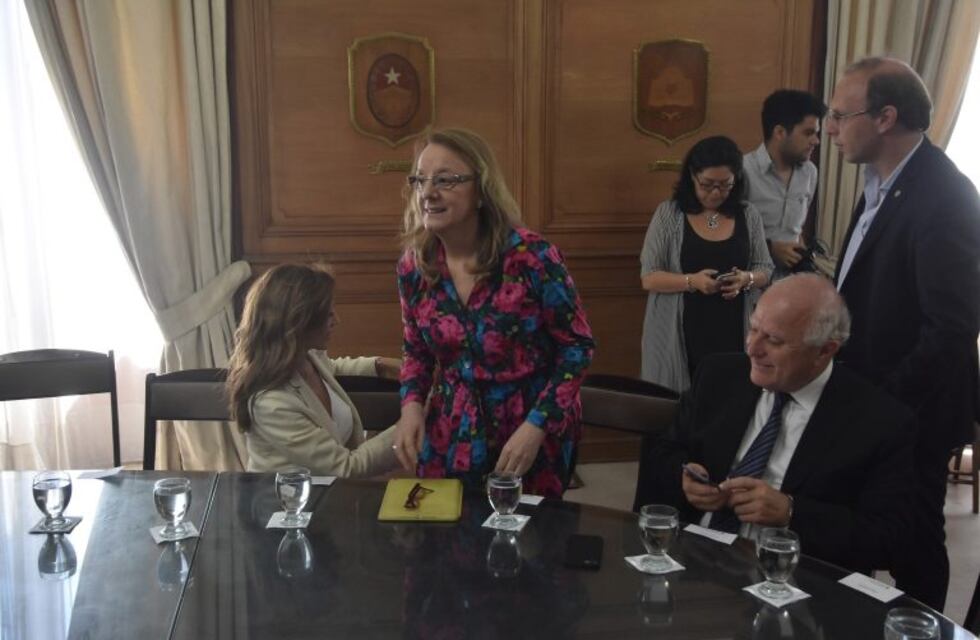 Alicia Kirchner aumentó por decreto su salario y el de sus funcionarios