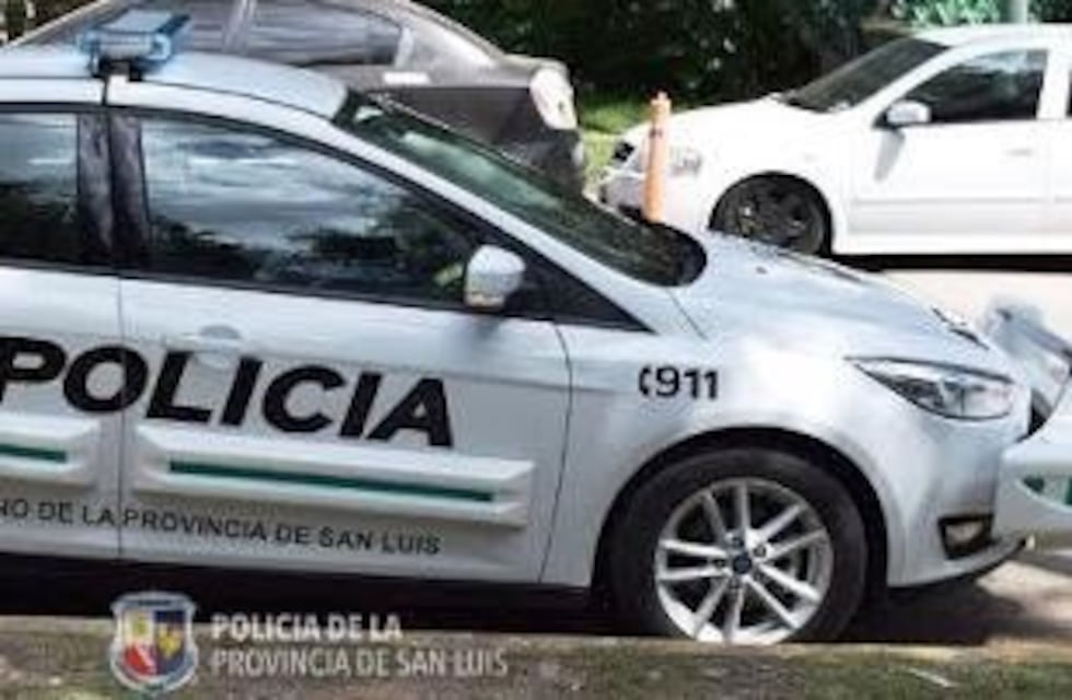 Se estaba escapando por los techos cuando fue interceptado por policías