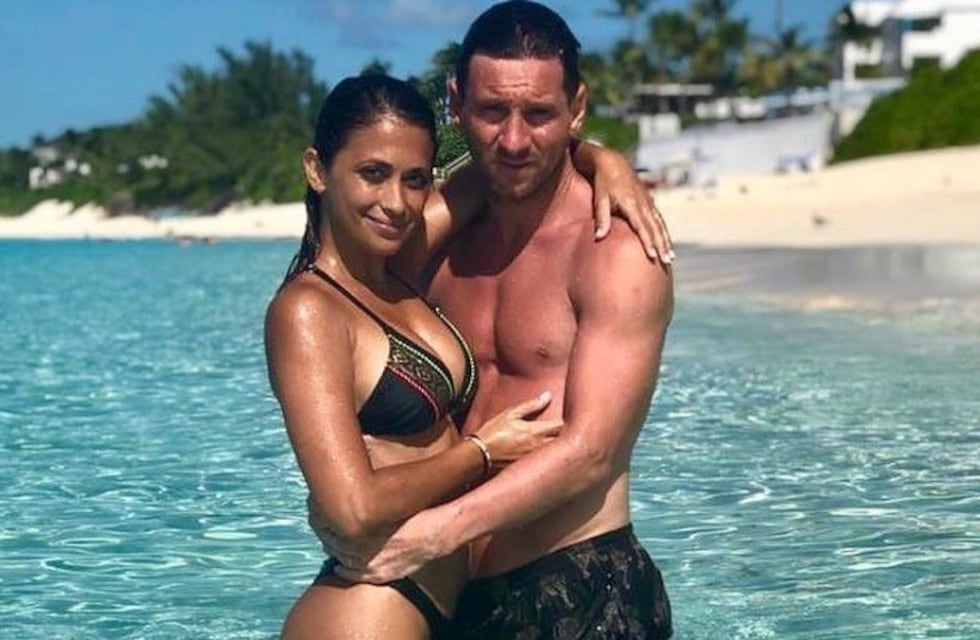 Abdominales y vestidito: Messi, Antonela Roccuzzo y las vacaciones que nunca terminan