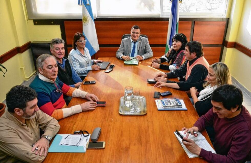 El Gobierno subió su oferta anual al 32% para los trabajadores de la educación