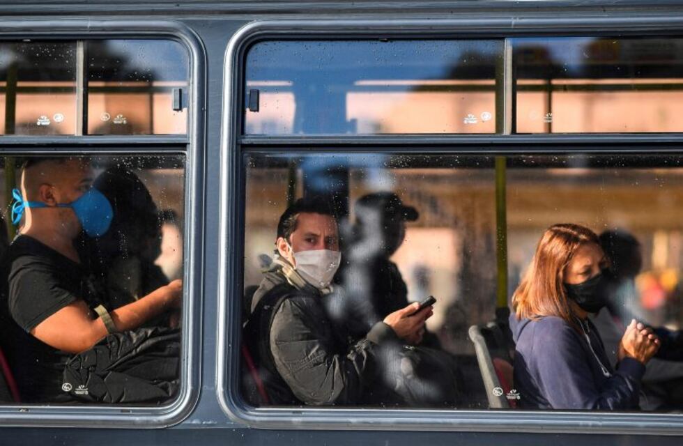 Autorizan al personal de servicio doméstico a utilizar el transporte público, con permiso de circulación