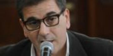 DYN27, LA PLATA 14/06/16, EL MINISTRO DE SEGURIDAD BONAERENSE, CRISTIAN RITONDO, DURANTE LA CONFERENCIA DE PRENSA QUE BRINDA ESTA TARDE EN EL MARCO DE LA DETENCION DEL EXFUNCIONARIO, JOSE LOPEZ.FOTO:DYN/SALVADOR SANTIAGOrnrncorrupcion K detencion exsecretario de obras publicos de la nacion mientras arrojaba bolsas con dolares dentro de monasterio nuestra seu00f1ora de fatima en general rodriguez corruptos corrupcion investigacion buenos aires la plata Cristian Ritondo escandalo corrupcion gobierno kirchnerista detienen antiguo Secretario de Obras Publicas de la Nacion conferencia de prens aministro de seguridad de la provincia de buenos aires