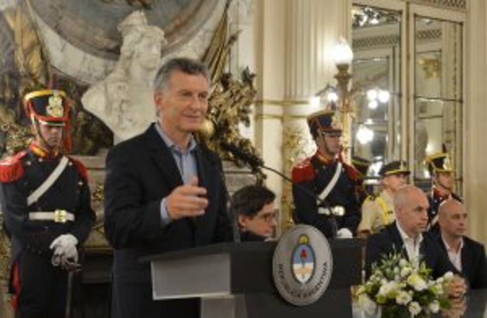 El Gobierno decretó cambios en las ART, en feriados y en el uso social de contenedores