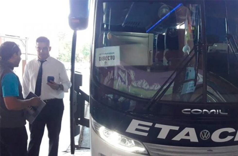 Pasajeros usuales del trasporte Paraná - Santa Fe piden viajar seguros