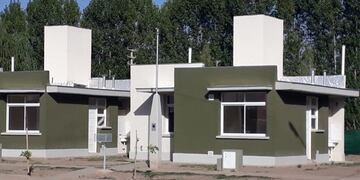 Las casas tienen dos dormitorios, baño, cocina y estar comedor\u002E