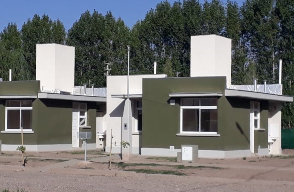 El Gobierno de Mendoza entregó casas en Tunuyán y General Alvear