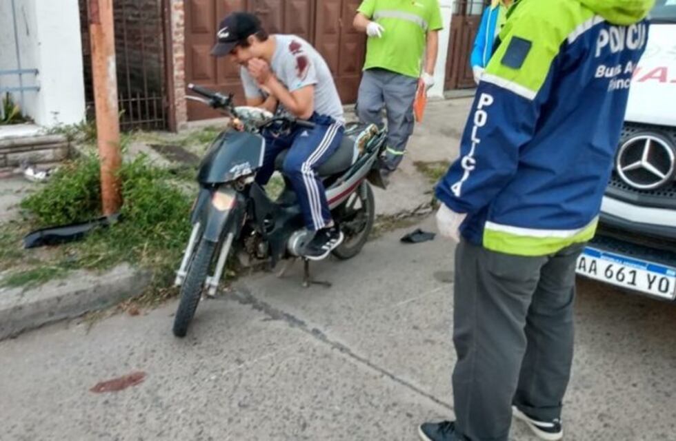 Bahía: un motociclista chocó un portón y lo detuvieron por violar la cuarentena