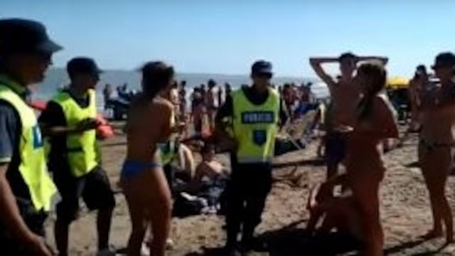 Topless de tres mujeres en Necochea