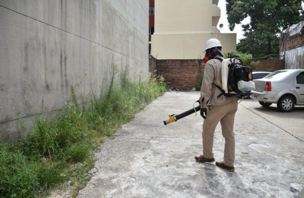 Dengue: agentes sanitarios realizan acciones de bloqueo en el centro de Paraná